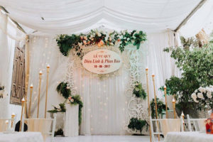 Mẫu sân khấu đơn giản nhưng ấn tượng